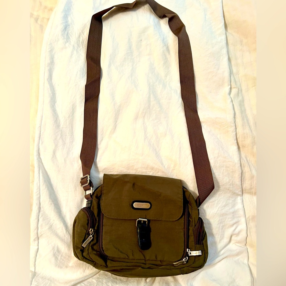 Baggallini army green canvas anti theft crossbody bag with silver accents.